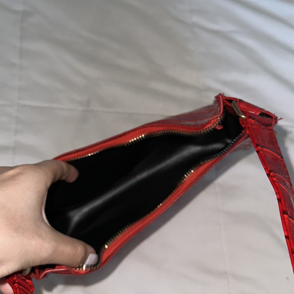 Red purse - Picture 2 of 3
